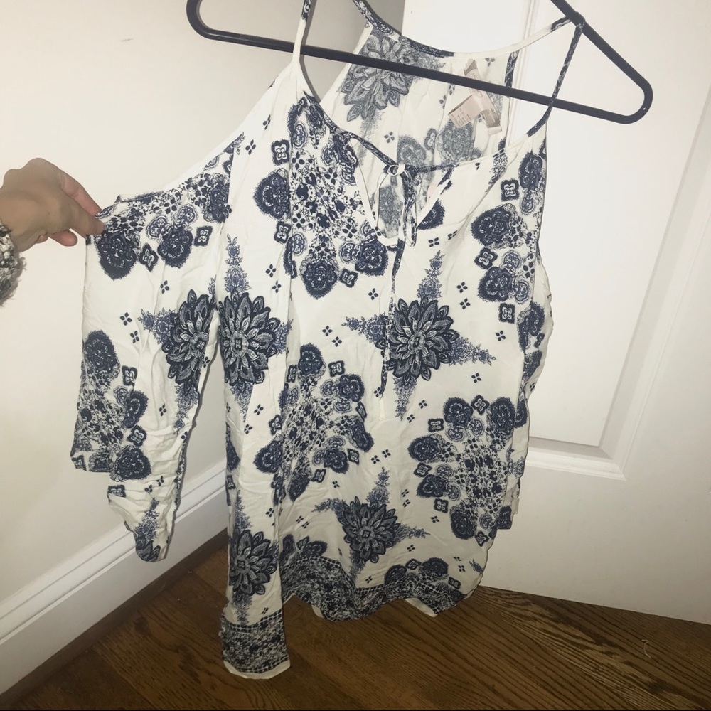 NWT Beachy Cold Shoulder Dress Paisley Floral Cut